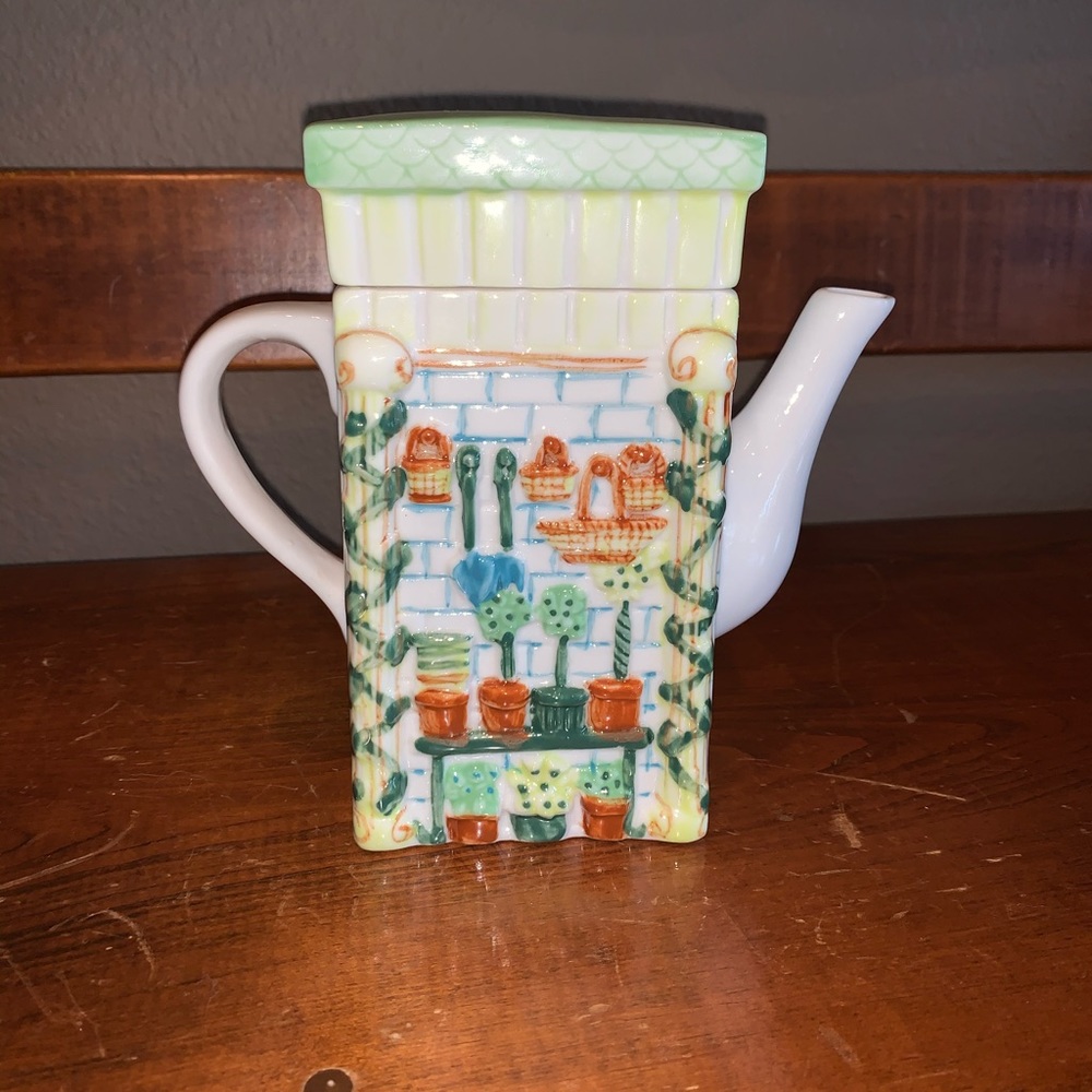 Vintage Garden Teapot
